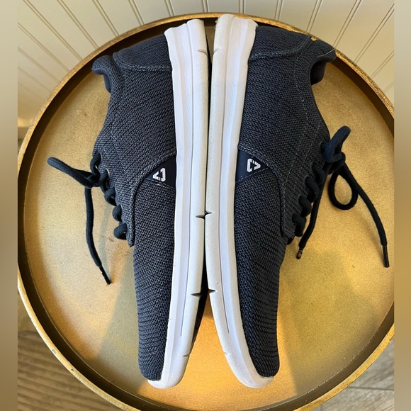 CUATER TRAVIS MATHEW MEN’S THE DAILY KNIT MESH | SIZE: 8.5 | HEATHER BLUE | EUC - Picture 6 of 9